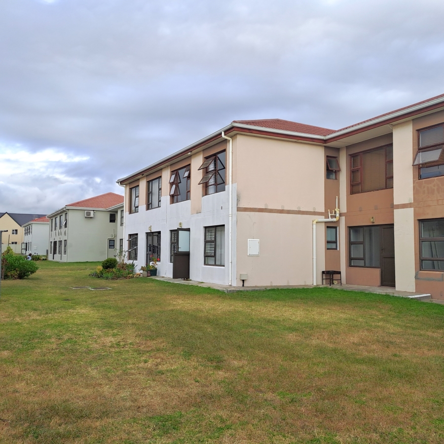 2 Bedroom Property for Sale in Whispering Pines Western Cape